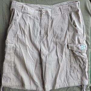 J. America Embroidered Khaki Cargo Shorts Men's Size 36 UNC Tarheels
